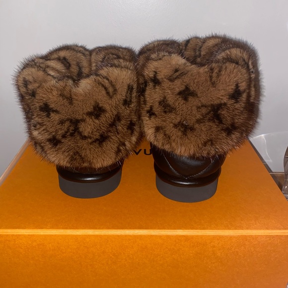Louis Vuitton Pillow Mink Fur & Leather Boots - Picture 11 of 11